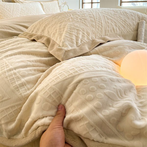 Autumn and Winter Light Luxury Thickened Carved Milk Velvet Four Piece Bedding Set Bed Sheet Duvet Cover Bed Sheet Soft - Image 4